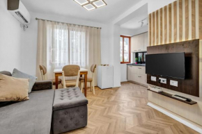 Mona's apartment